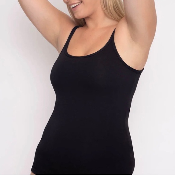 UNDEROUTFIT Intimates & Sleepwear Underoutfit Light Smoothing Cami